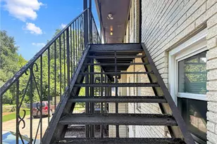 514 Clover Dr, Buford, GA 30518 - Photo 4