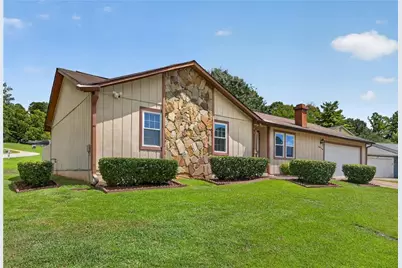 1019 Park West Lane, Stone Mountain, GA 30088 - Photo 2