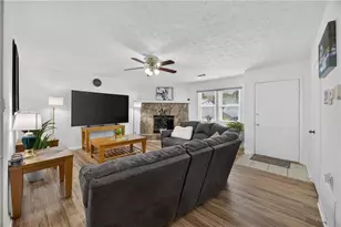 1019 Parkwest Ln, Stone Mountain, GA 30088 - Photo 6