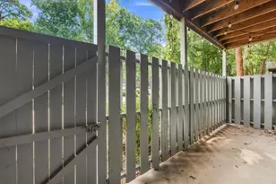 1402 N Crossing Dr NE, Atlanta, GA 30329 - Photo 18