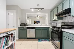 1402 N Crossing Dr NE, Atlanta, GA 30329 - Photo 10