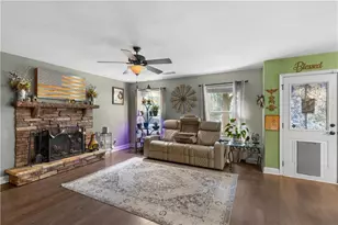 541 Greenridge Ln, Loganville, GA 30052 - Photo 4