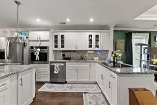 1154 Oakland Ln SW, Atlanta, GA 30310 - Photo 10
