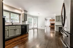 560 Trombley Bay Ln, Lawrenceville, GA 30044 - Photo 4