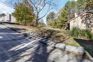 2725 Wildflower Ln, Snellville, GA 30039 - Photo 2