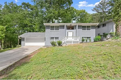 495 Larchmont Circle NW, Atlanta, GA 30318 - Photo 2
