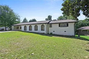 5692 Rosser Ct, Lilburn, GA 30047 - Photo 2