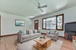 291 Sourwood Dr, Marietta, GA 30062 - Photo 4