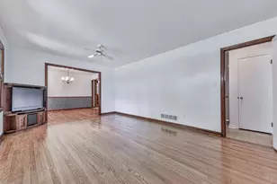 291 Sourwood Dr, Marietta, GA 30062 - Photo 2