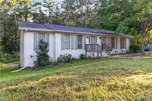 4866 Jennifer Ln, Douglasville, GA 30135 - Photo 2