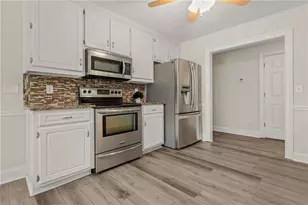 895 Scenic Lake Dr, Lawrenceville, GA 30045 - Photo 14