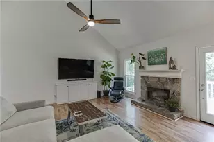 6447 Ivy Springs Dr, Flowery Branch, GA 30542 - Photo 6