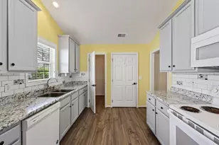 912 Village View Cir, Loganville, GA 30052 - Photo 16