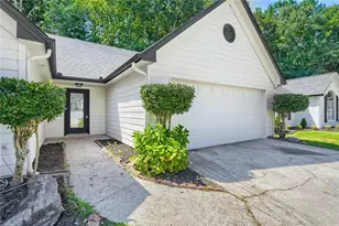 1090 Avalon Dr, Lawrenceville, GA 30044 - Photo 4