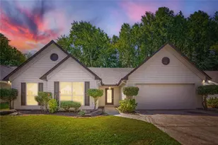 1090 Avalon Dr, Lawrenceville, GA 30044 - Photo 2