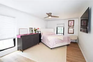 6851 Roswell Road NE, Sandy Springs, GA 30328 - Photo 14