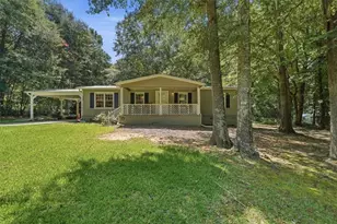 215 Hoke St, Maysville, GA 30558 - Photo 1