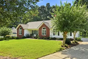 4575 Summerset Dr, Gainesville, GA 30507 - Photo 2