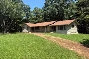 655 Elberta Dr, Marietta, GA 30066 - Photo 2