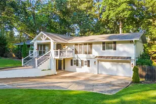530 E Lake Dr, Gainesville, GA 30506 - Photo 1