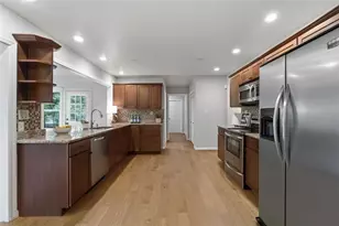 7140 Duncourtney Dr, Sandy Springs, GA 30328 - Photo 8