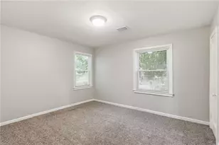 1800 Oakmont Dr NW, Atlanta, GA 30314 - Photo 16