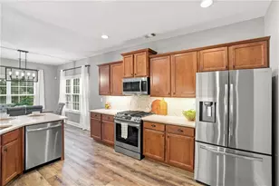 423 Crestmont Ln, Canton, GA 30114 - Photo 6