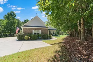 212 Overlook Wy, Carrollton, GA 30117 - Photo 2