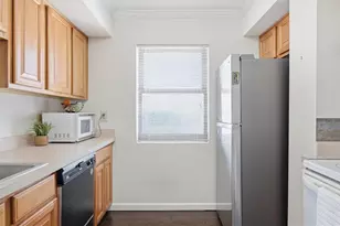 795 Hammond Dr, Atlanta, GA 30328 - Photo 10