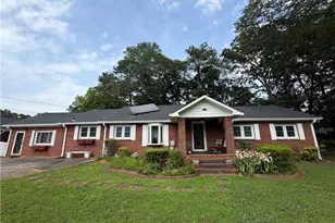 401 Latimore Ave, Buford, GA 30518 - Photo 1