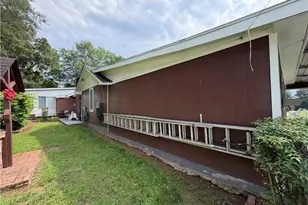 401 Latimore Ave, Buford, GA 30518 - Photo 2