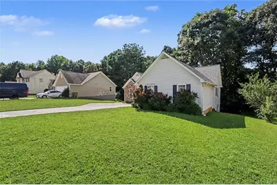 4925 Sunny Ridge Court, Flowery Branch, GA 30542 - Photo 4