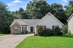 4925 Sunny Ridge Ct, Flowery Branch, GA 30542 - Photo 2