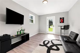 624 Village Ln Dr SW, Marietta, GA 30060 - Photo 4