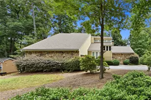 2990 Ascot Ln, Roswell, GA 30076 - Photo 1