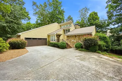 2990 Ascot Lane, Roswell, GA 30076 - Photo 2