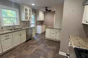 382 Charleston Ln, Lawrenceville, GA 30046 - Photo 10