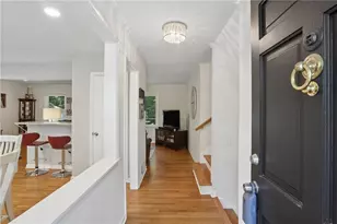 4357 Bishop Hollow Ct, Dunwoody, GA 30338 - Photo 10