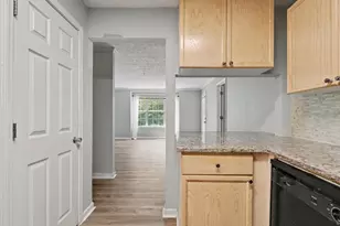 121 Bentley Pl, Tucker, GA 30084 - Photo 18