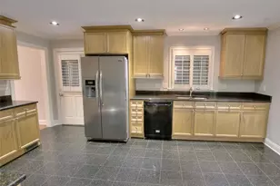 5575 Lake Forrest Dr, Atlanta, GA 30342 - Photo 8