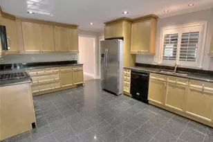 5575 Lake Forrest Dr, Atlanta, GA 30342 - Photo 6
