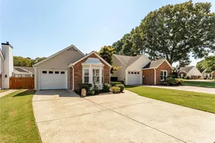 1318 Yorkshire Ln, Woodstock, GA 30188 - Photo 2