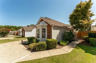 1318 Yorkshire Ln, Woodstock, GA 30188 - Photo 4