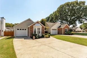 1318 Yorkshire Ln, Woodstock, GA 30188 - Photo 2