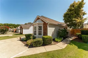 1318 Yorkshire Ln, Woodstock, GA 30188 - Photo 4
