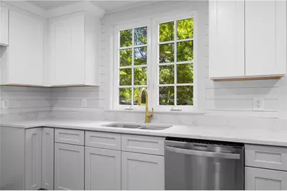 138 W Dixie Avenue SE, Marietta, GA 30008 - Photo 10