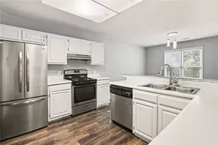384 Lakeridge Ct, Riverdale, GA 30274 - Photo 8