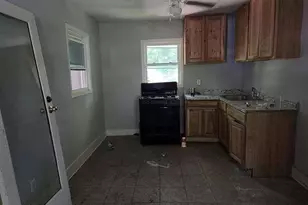 1627 Hasty Pl, Atlanta, GA 30318 - Photo 6