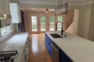 2552 Hunton Ct NE, Marietta, GA 30068 - Photo 4