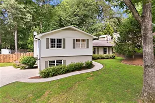670 Robinhood Trail, Gainesville, GA 30501 - Photo 4